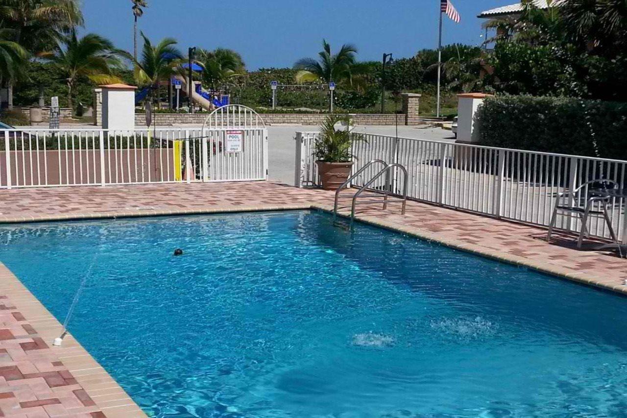 Seaspray Inn Beach Resort Palm Beach Shores Exterior photo