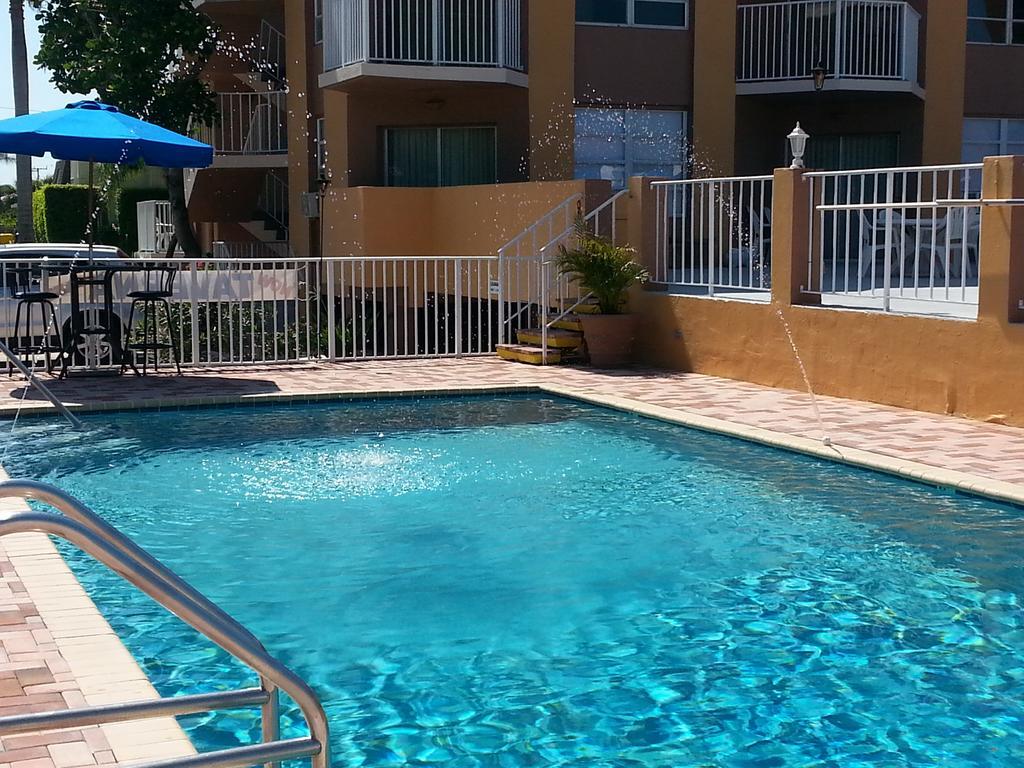 Seaspray Inn Beach Resort Palm Beach Shores Exterior photo
