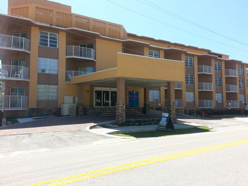 Seaspray Inn Beach Resort Palm Beach Shores Exterior photo