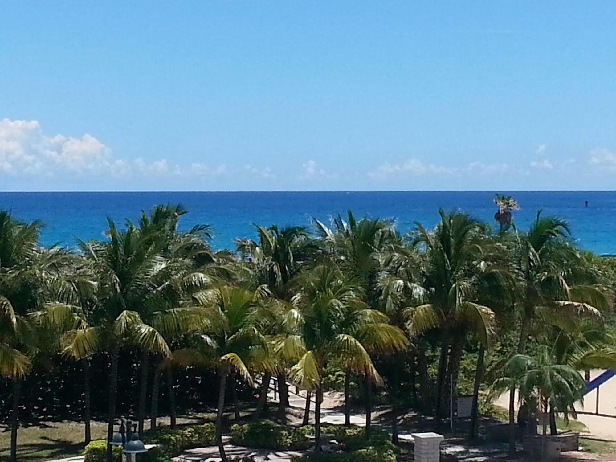 Seaspray Inn Beach Resort Palm Beach Shores Exterior photo