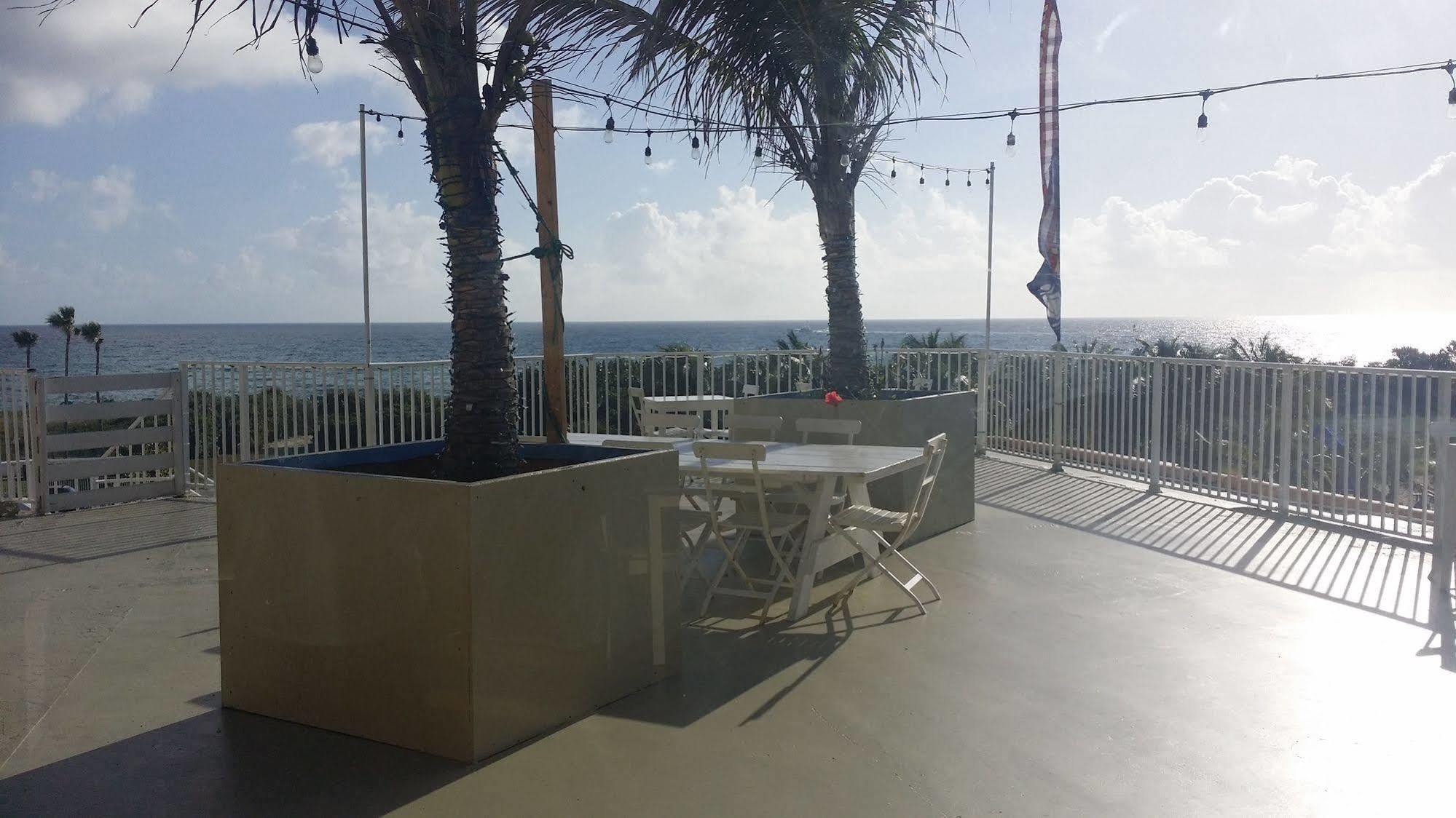 Seaspray Inn Beach Resort Palm Beach Shores Exterior photo